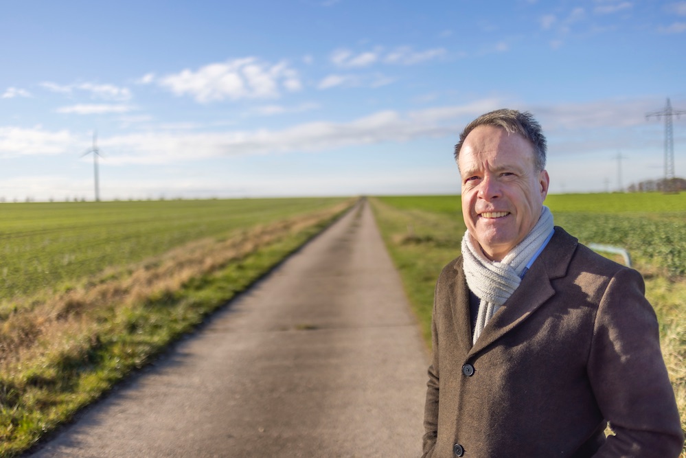 bernd-antonius-vor-strommasten